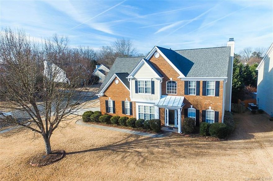 Desired location close to shopping, dining, entertainment, interstate.  Large corner lot situated on a cul-de-sac street. Grand two story foyer, open floor plan, outdoor patio and tree lined yard for privacy. Upstairs boosts a bonus room, master bedroom.