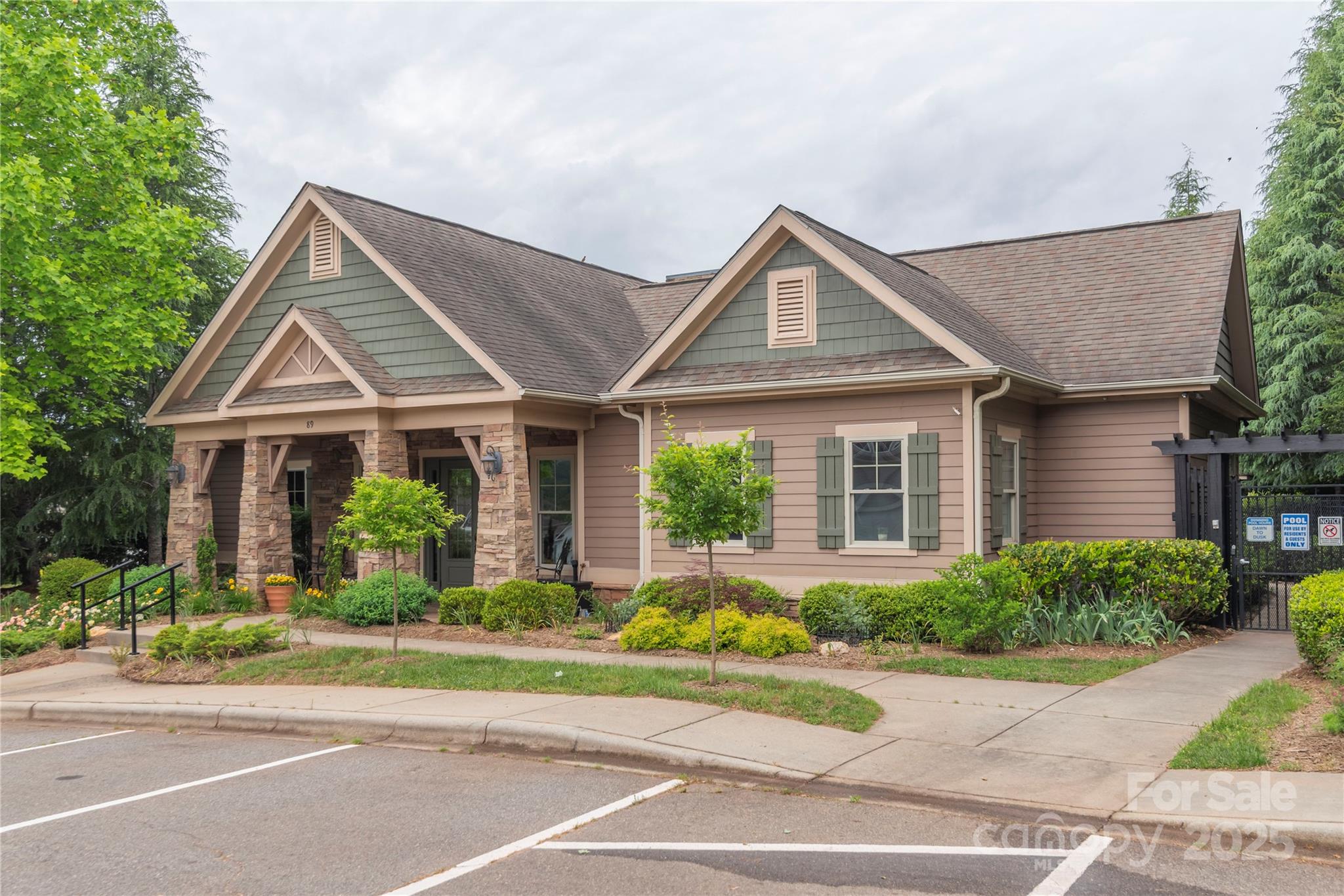 Leicester, North Carolina 28748, United States, 3 Bedrooms Bedrooms, ,2 BathroomsBathrooms,Residential,Active,134420