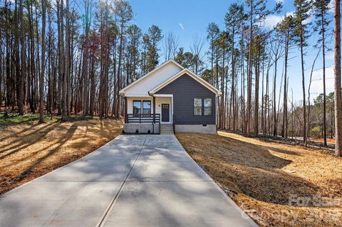 Photo of 214 Knollwood Circle, Albemarle, NC 28001 (MLS # 4334162)