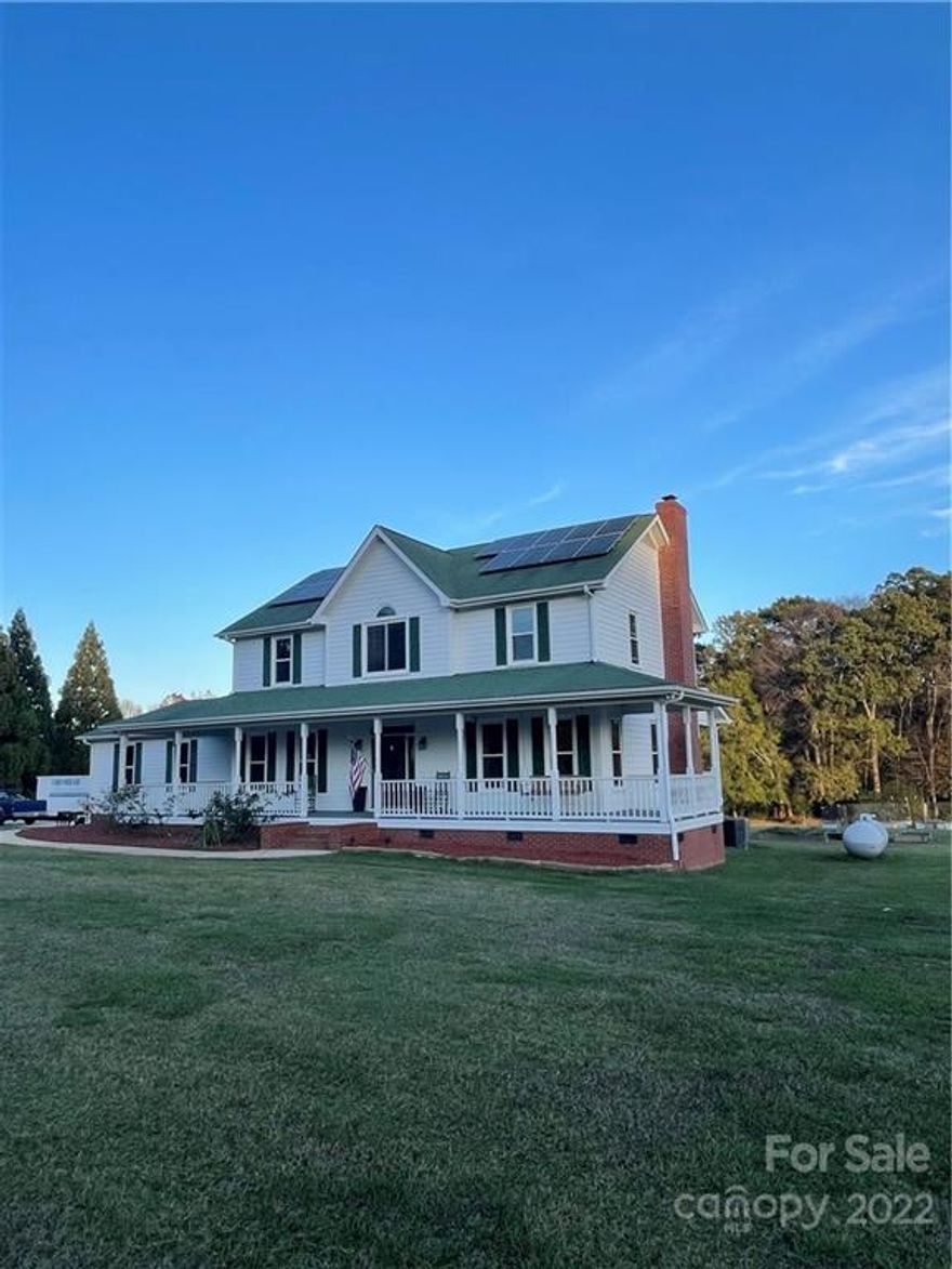 What a house, what a location! Cover School District. 4bd/2.5ba, pool with heated jacuzzi, 4.19 level, beautiful acres. Newly refinished hardwood floors, new liner in pool, wrap around front porch, masonry fireplace, home office space... Incredible opportunity.
