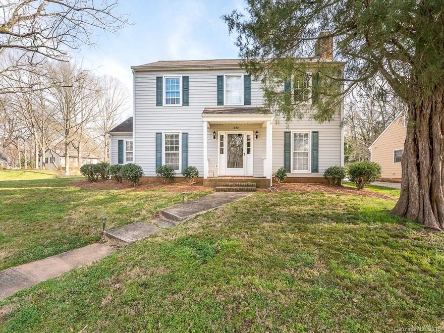 Beautiful home located in Sardis Woods. Great corner lot. Home has many upgrades throughout. Convenient to shopping, restaurants, uptown, etc. Location is here. See this wonderful home today.