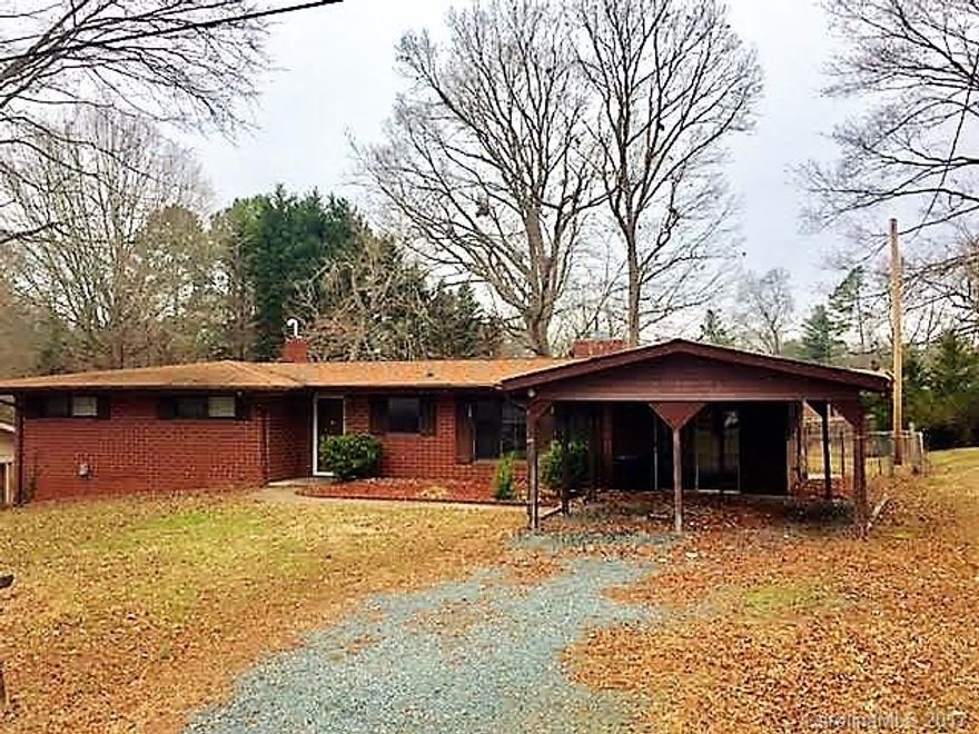 Affordable w/nice updates! New carpet, paint & Pergo flooring. Easy floor plan w/3 bedroom, 1.5 baths. Fenced backyard, fireplace for cozy nights, rec. room, easy floor plan. Approx 1,400 heated sq. ft. Seller is motivated to move this property, easy to show!