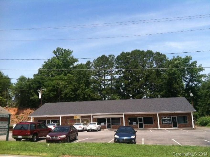 Great commercial space, perfect for any small business.