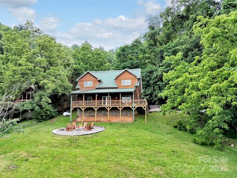 Photo of 1064 Point Of View Drive, Waynesville, NC 28785 (MLS # 4277940)