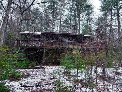 A home in Hayesville
