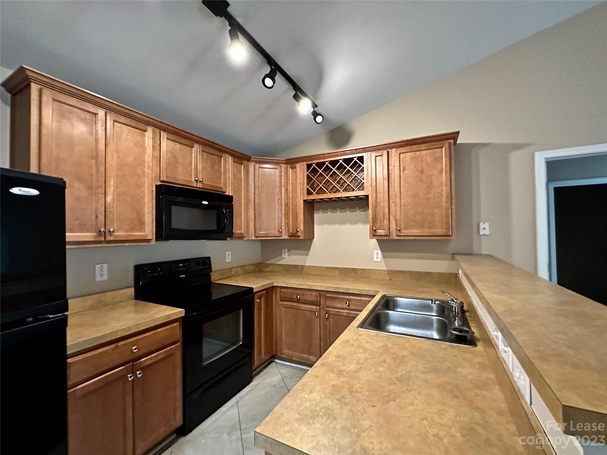 Duncan Gardens - Residential Lease