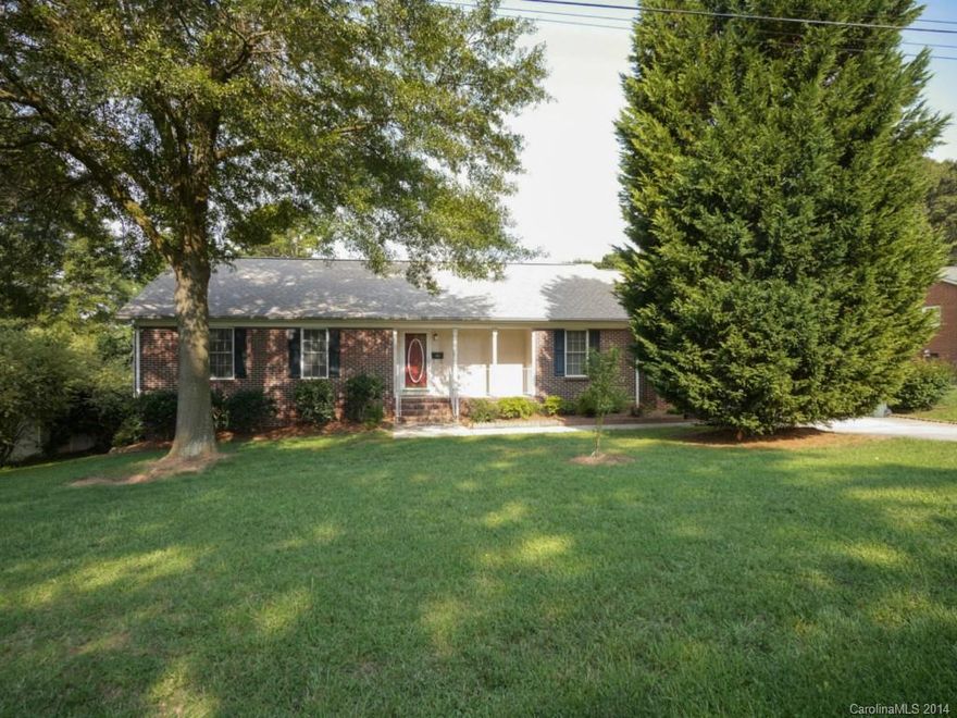 Incredibly convenient yet miraculously secluded! This house features an easily navigable, 1-story floor plan. Great room includes gas FP, built-in bookshelves and soaring ceilings. A built-in desk area, fridge, gas range & breakfast area are features you'll find in the well-maintained kitchen.  Sip your coffee in the spacious glassed-in back porch overlooking the flat backyard!  Just minutes from I-85, the hospital and shopping! Washer & dryer also included!