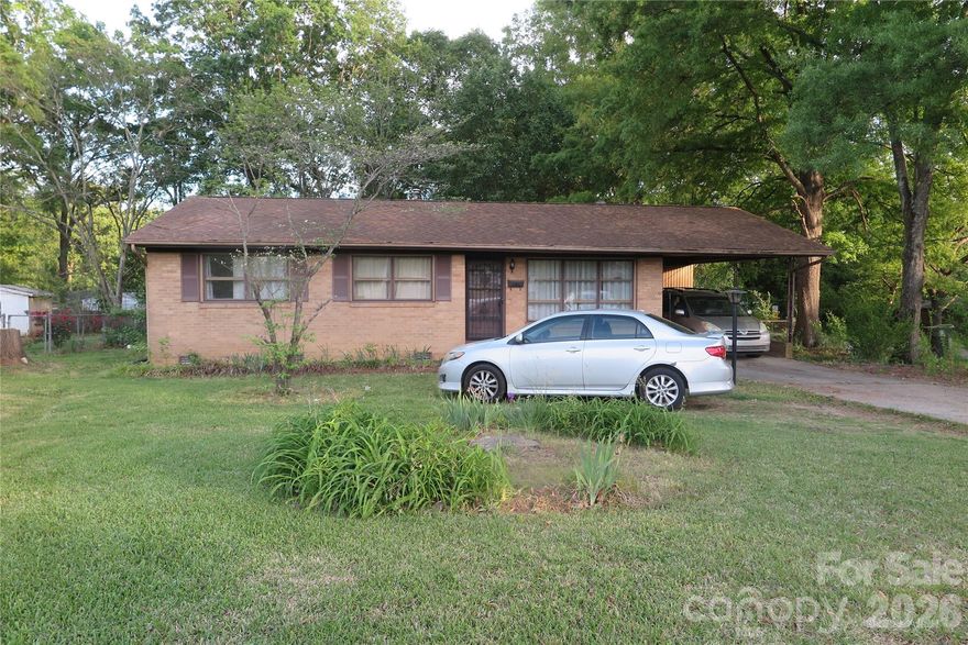 No HOA! Easy access to I 85, This brick ranch features 3 bedrooms, 1 bath, coner lot with fenced backyard, live across the street from Holbrook Middle. Franklin Square is very close also, USDA elligable 
Showings start Friday April 17th