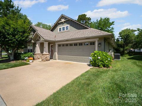 Photo of 10 Gray Wolf Lane, Hendersonville, NC 28792 (MLS # 4267115)