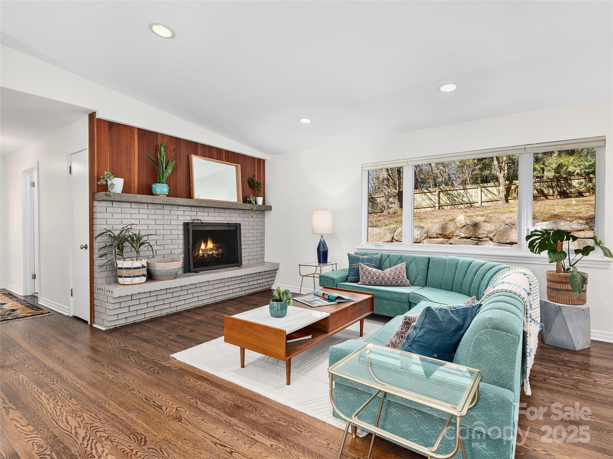 10 Woodcrest Road