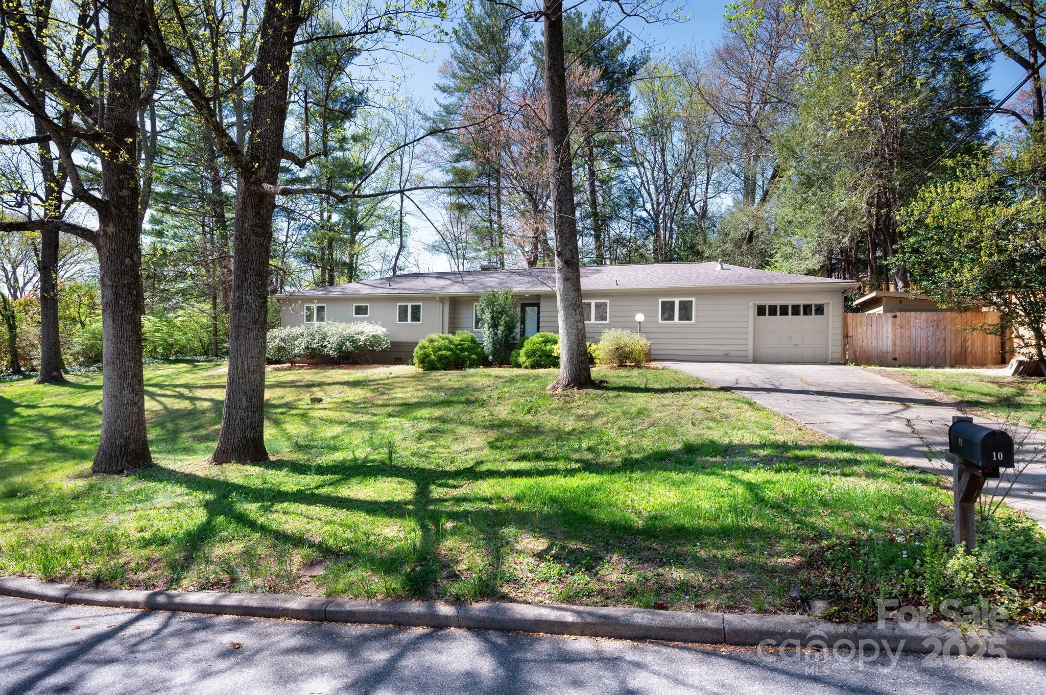 10 Woodcrest Road
