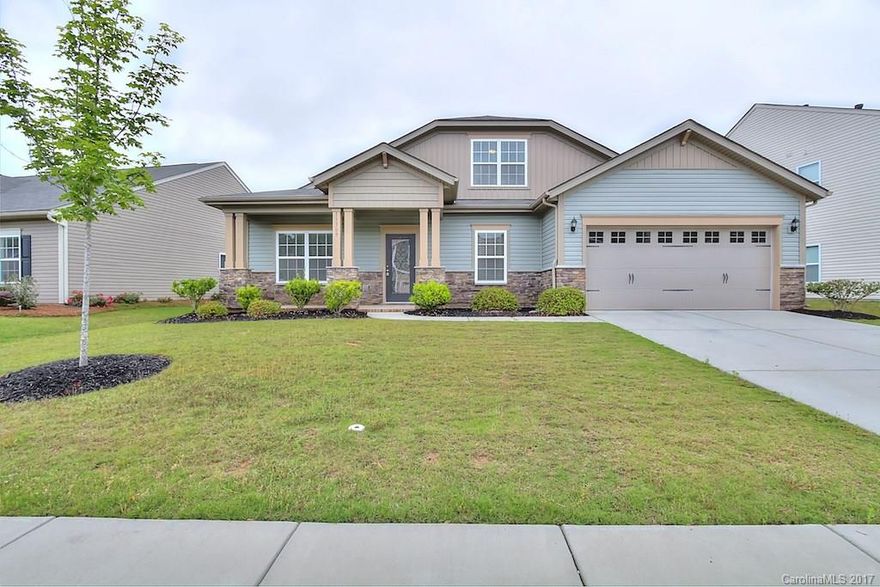 Beautiful 5 Bed, 3 Bath home!  This open floor plan boast stainless steel appliances, granite countertops and an island with a breakfast bar. The Master on the main features a large walk-in closet and spacious bath.  The large backyard is the perfect setting for entertaining at your next barbecue!

Come take a look!