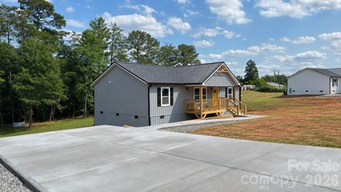 Photo of 2047 Bailey Drive, Hickory, NC 28601 (MLS # 4398528)