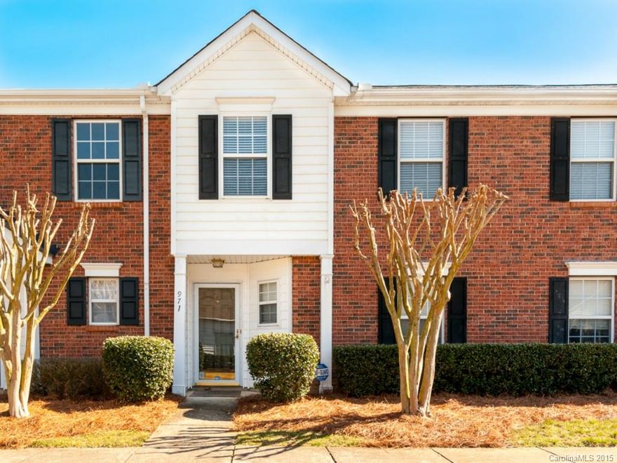 Beautiful & well maintained 3 bedroom/2.5 bath townhome located in Sheffield Pointe complex. Great location close to Fort Mill shopping & schools! Washer, Dryer, & Refrigerator included! Beautiful hardwood floors extend throughout majority of home! Fabulous open floor plan w/ large great room that contains a gas log fireplace & opens up to the kitchen & breakfast bar! Perfect for indoor entertaining! Privacy fence outback w/ patio! Come see for yourself as this won't last long!