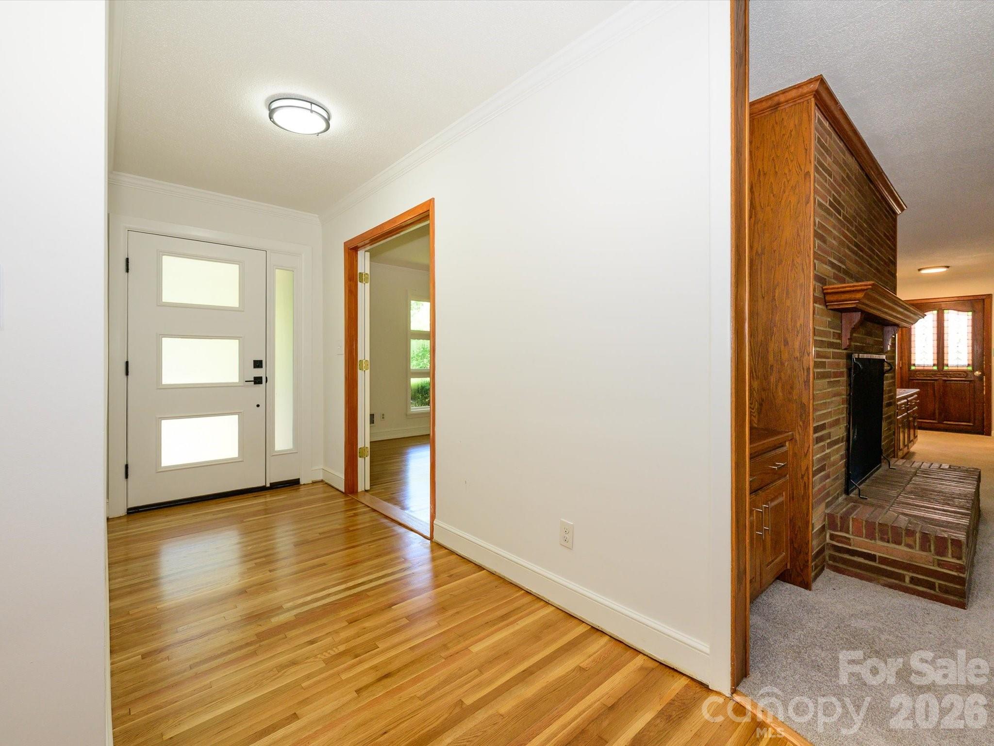 688 Grandview Drive NE
