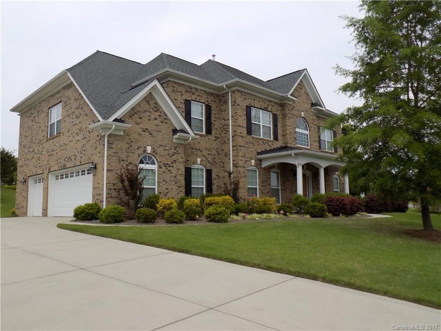 IMMACULATELY KEPT BEAUTIFUL ALL BRICK HOME WITH 4 BDRMS + 3 FULL AND ONE HALF BATHS/JACK AND JILL / ALL NEW CARPET THROUGHOUT 2ND FLOOR / GORGEOUS KITCHEN WITH ISLAND + GRANITE + STAINLESS + DOUBLE OVEN + WALK-IN PANTRY + BREAKFAST AREA /  FAMILY RM HAS GAS FIREPLACE & DINING RM & FORMAL LIVING RM / LARGE BONUS ROOM WITH CLOSET -  BIG ENOUGH FOR POOL TABLE /3 CAR SIDE LOAD GARAGE / GREAT PATIO WITH SHADE COVER AND BLINDS FOR ENTERTAINING. HARRISBURG SCHOOLS AND HARRISBURG TAXES. POOL COMMUNITY.