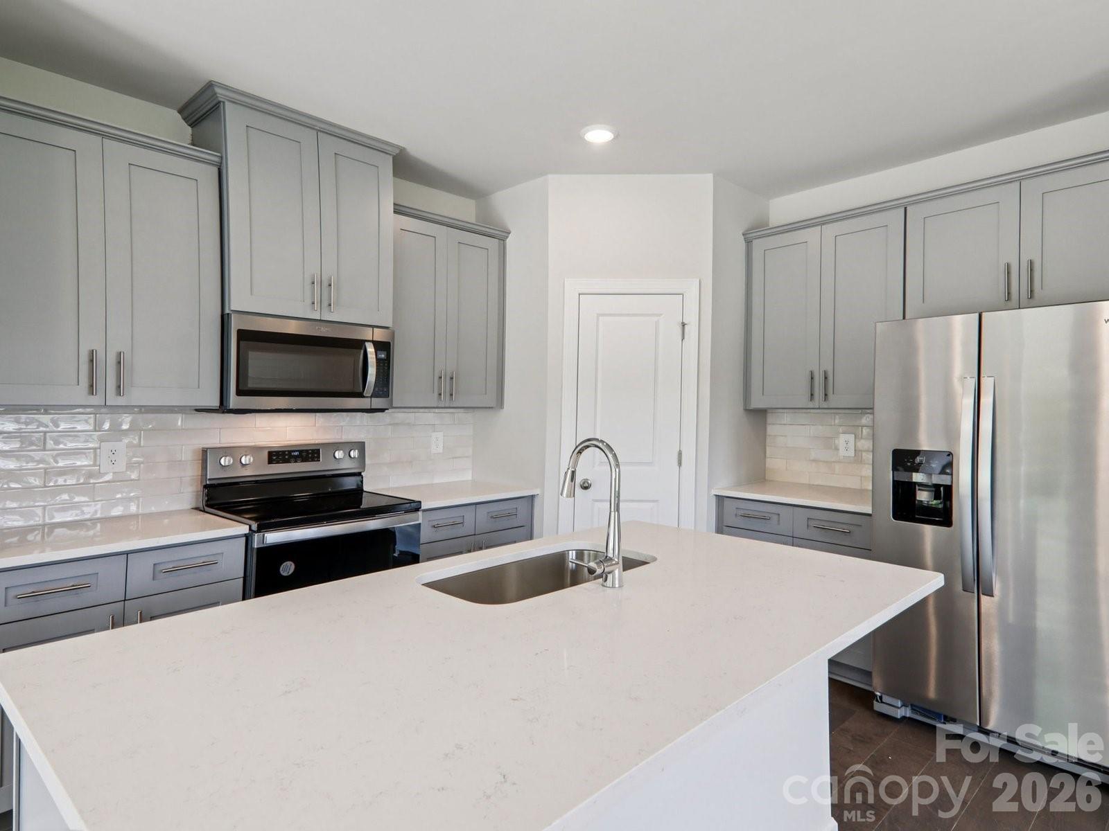 9049 Foggy Brook Loop