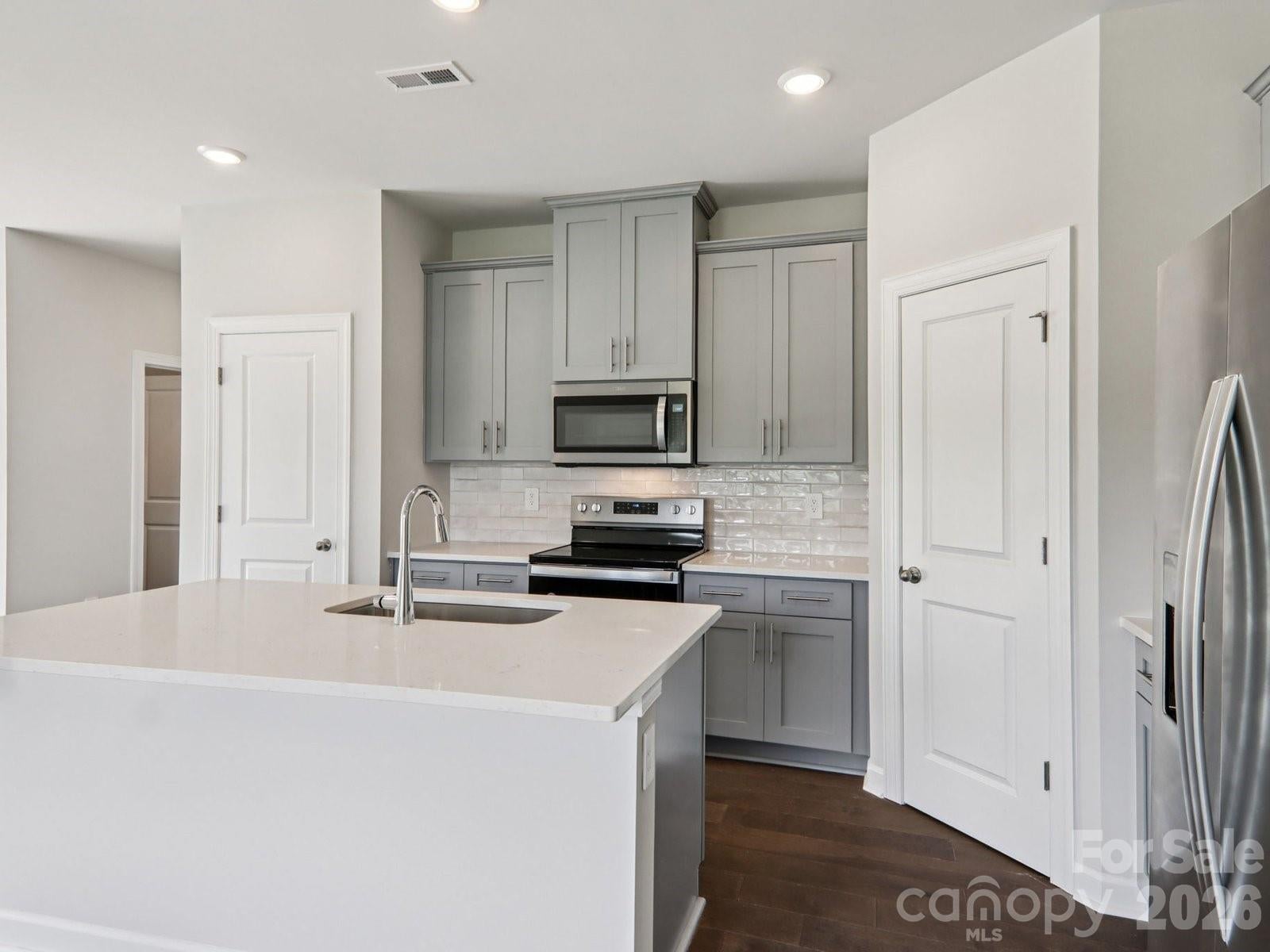 9049 Foggy Brook Loop