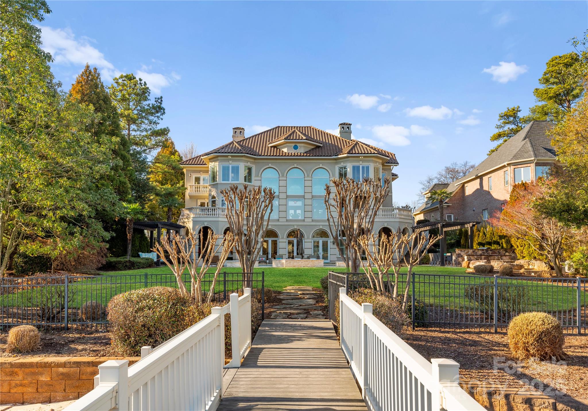 The Peninsula - Residential