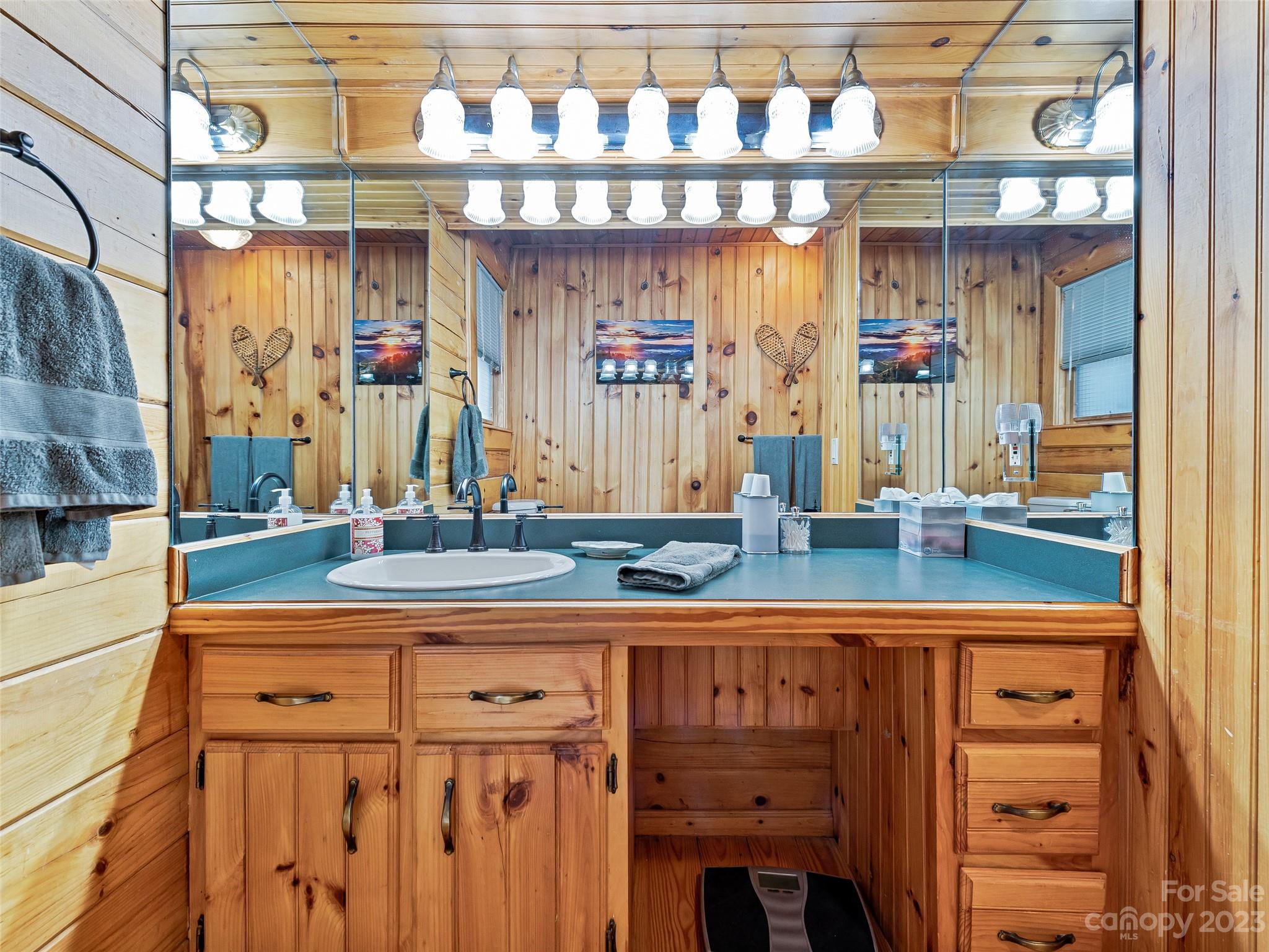 Twin Oaks Estate - Residential