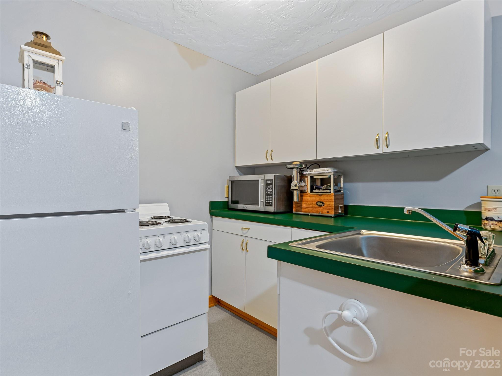 Twin Oaks Estate - Residential