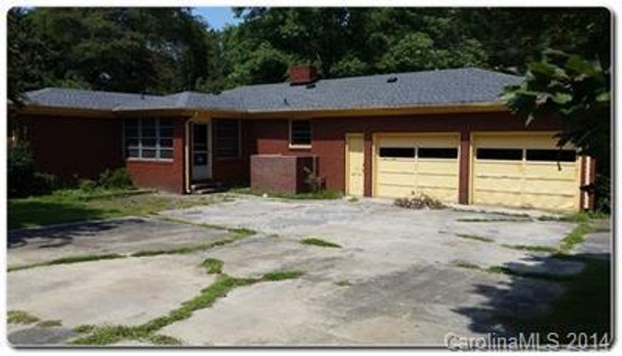 Great 1 story home has endless potential with some personal touch! Home features 2 car garage and screened porch in the back! Priced below assessed value!

Beware of overgrown Holly Bushes on both sides of driveway - they may scratch large autos upon entrance to driveway.