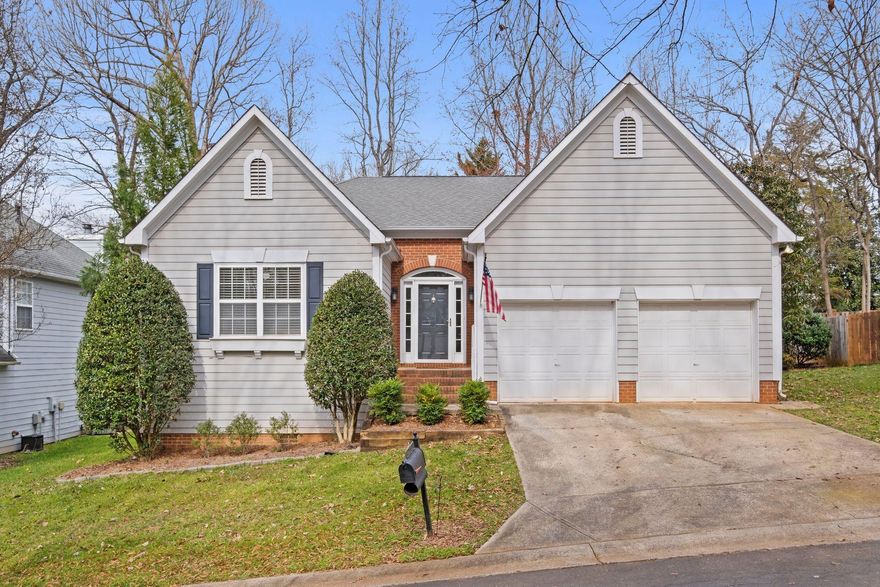 Ready for lake living? Come take a look at this adorable ranch in quiet Lake Wylie neighborhood with it's own community dock! Boating, kayaking & standup paddle boarding are within your reach and just a short walk from this home. Entering the foyer, beautiful hardwood floors lead you to back of this open floor plan but not before passing the Dining Rm with tray ceiling, chair rail, crown & picture molding. Great Rm has vaulted ceiling, gas fireplace & views of private backyard.Breakfast Rm features built-in bench seat & sliding glass doors. Kitchen will delight any aspiring chef with it's SS appliances & ample granite counter tops. Laundry closet in hallway that leads to garage. Split Bedroom plan with guest rooms & full bath at front of home and large Owner's Suite with dual sink vanity, garden tub, sep shower & water closet at the back. Massive deck runs across entire back of home. Great for entertaining or enjoying a morning cup of coffee with the birds! Tons of shopping nearby!