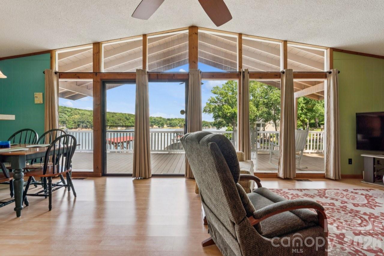 918 Pinehaven Drive