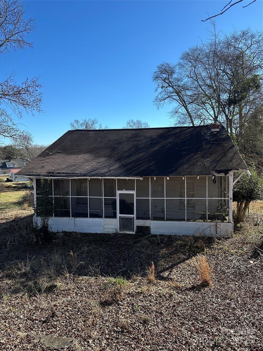 All value is in the lot itself. House has no cash value and has been stripped. Selling AS IS. Age of the home is approximate. Per the Chester County Tax Assessors office, the first entry for the home was in 1969.