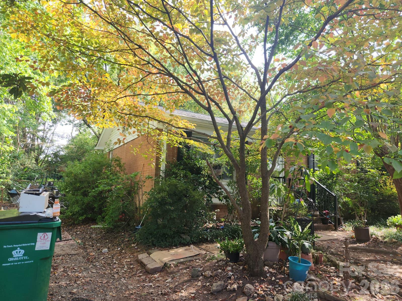 800 Farmcrest Drive