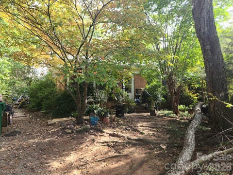 Photo of 800 Farmcrest Drive, Charlotte, NC 28206 (MLS # 4432403)