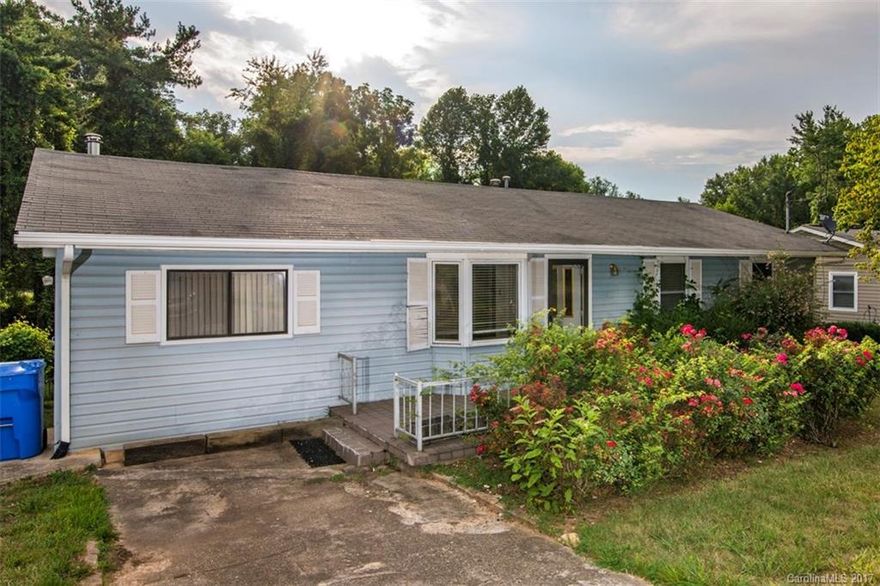 Just minutes from Biltmore Village, this up-and-coming neighborhood is being coined the new South Slope. Convenient to dining, shopping, breweries, anything and everything fun Asheville has to offer! Just waiting on your personal touches, this home with a spacious back yard and gazebo is just what you're looking for!
Property sold "as-is."