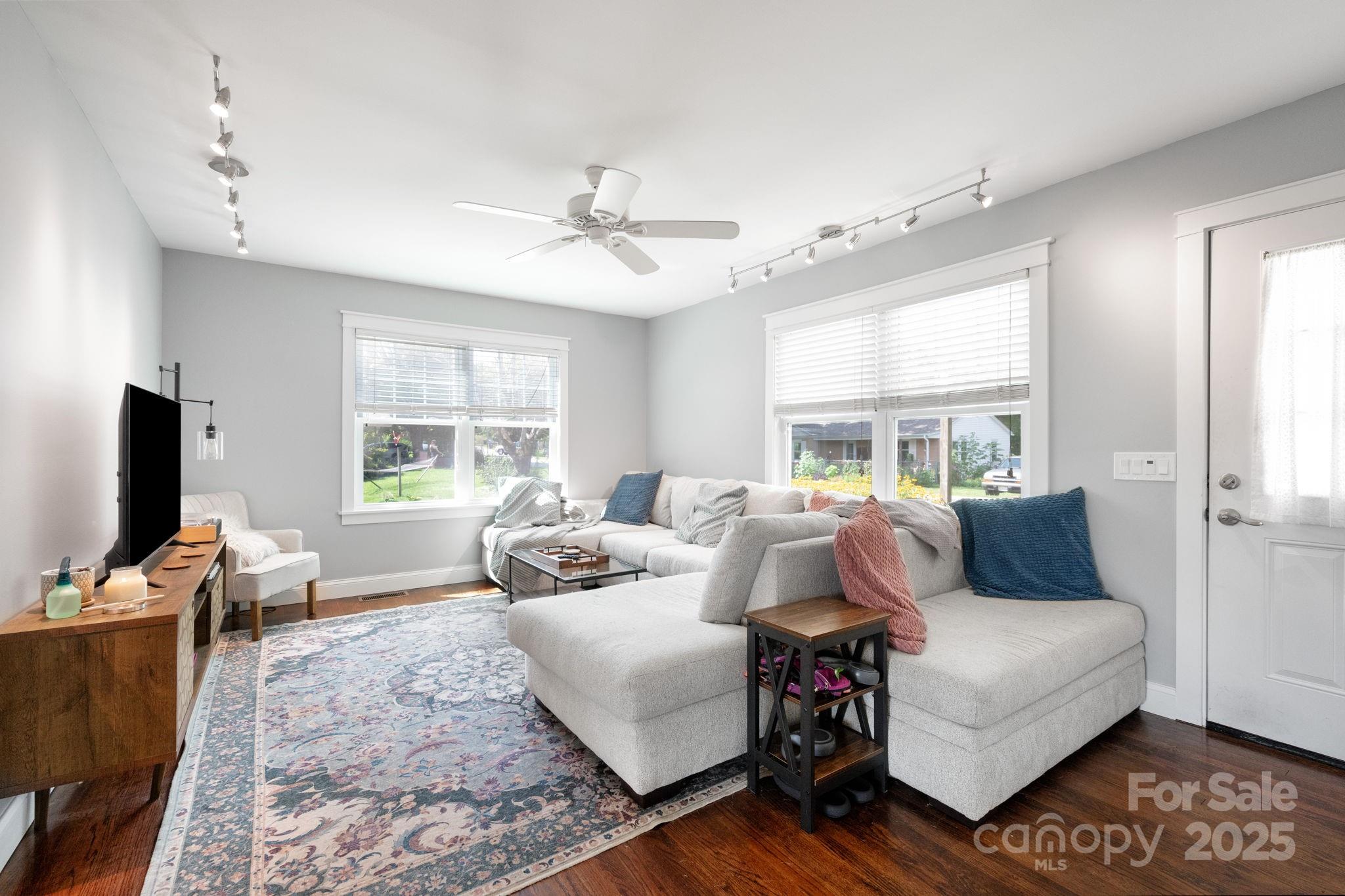31 Skyland Circle