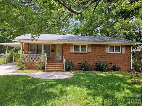 Photo of 1120 Georgetown Drive, Charlotte, NC 28213 (MLS # 4398494)