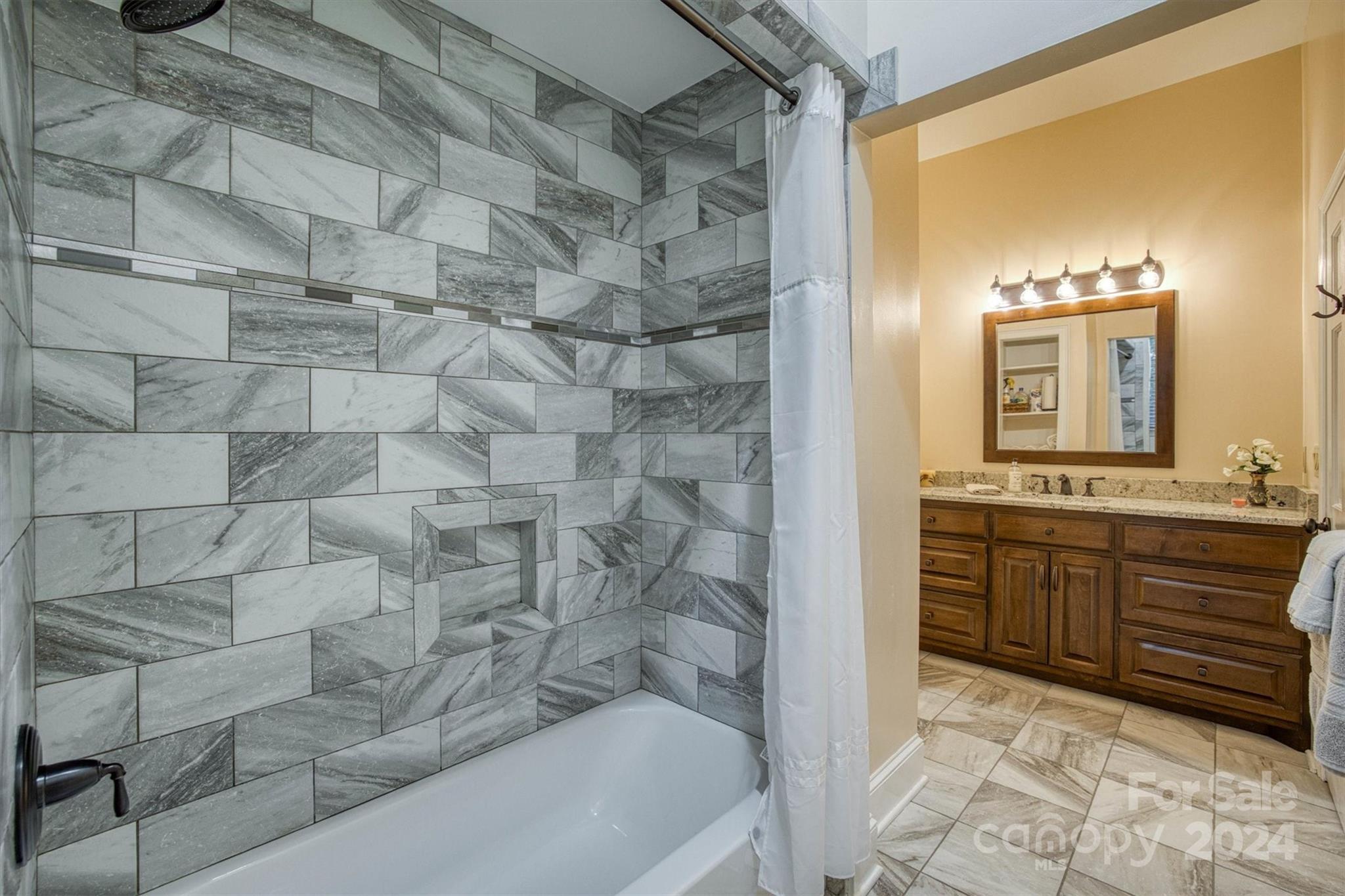 Paradise Harbor - Residential