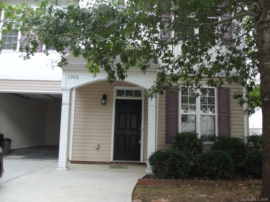 Beautiful and cozy townhome located in Glen Ridge subd of Regent Park. Fresh neutral paint new carpet throughout the house, 9'ceiling, lots of space, refrigerator remain with the house, large master bdrm with glass French door to master bath, separate shower and bath tub, double vanities walk in closets. Beautiful  sunroom can be used for any purpose. The house is ready to move in, just call and show.