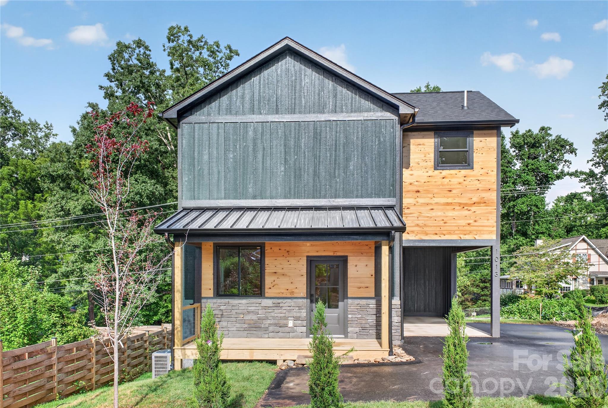 1013 Fassifern Court
