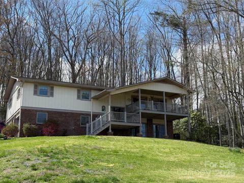 53 Oakwood Drive Horse Shoe NC 28742