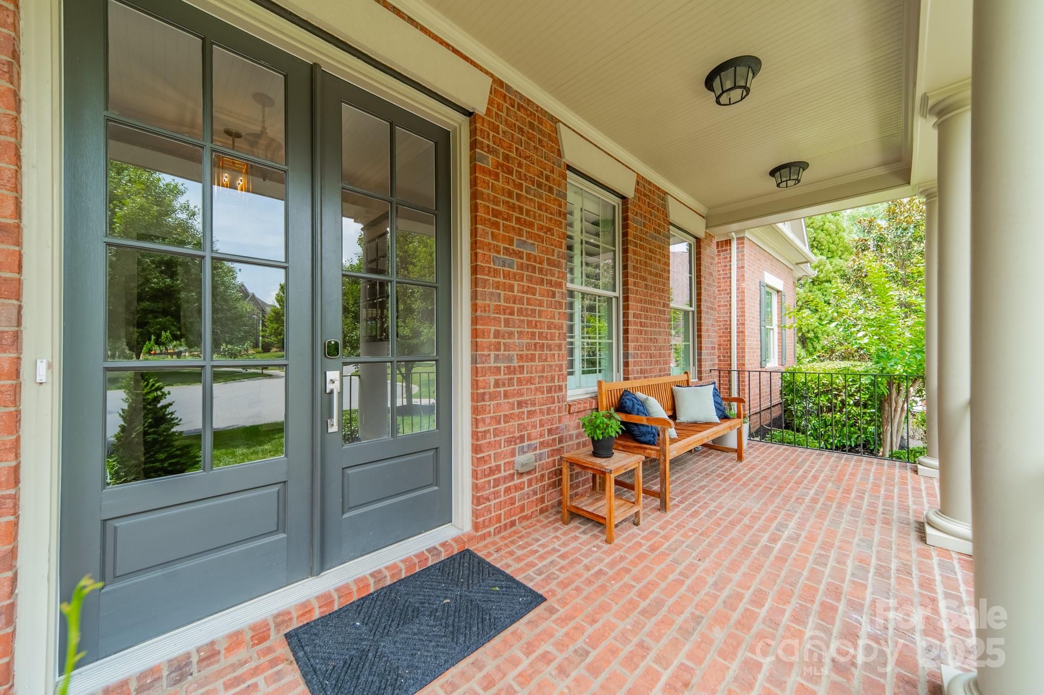 2004 Viscount Drive
