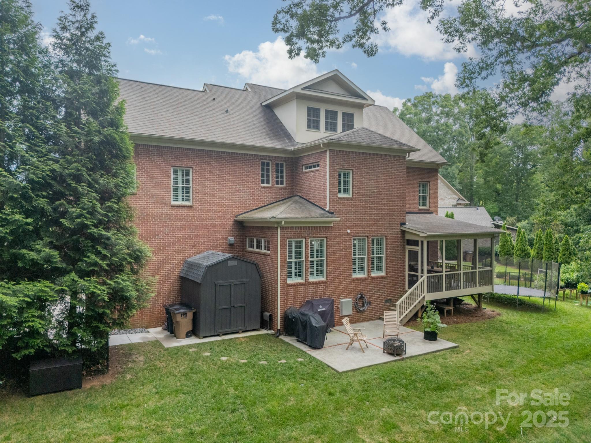 2004 Viscount Drive