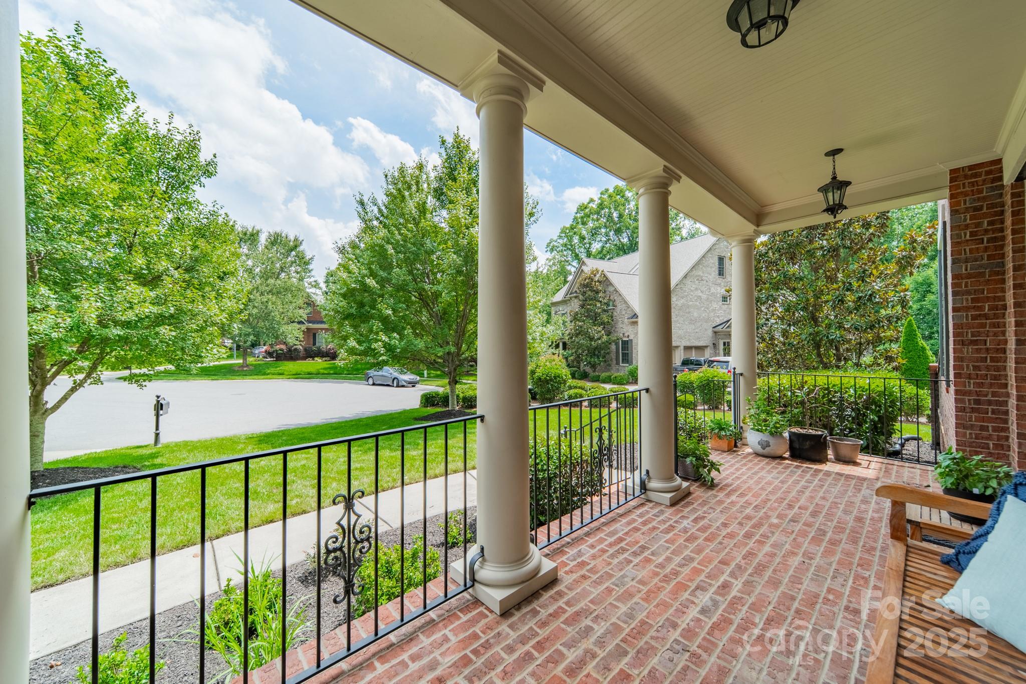 2004 Viscount Drive