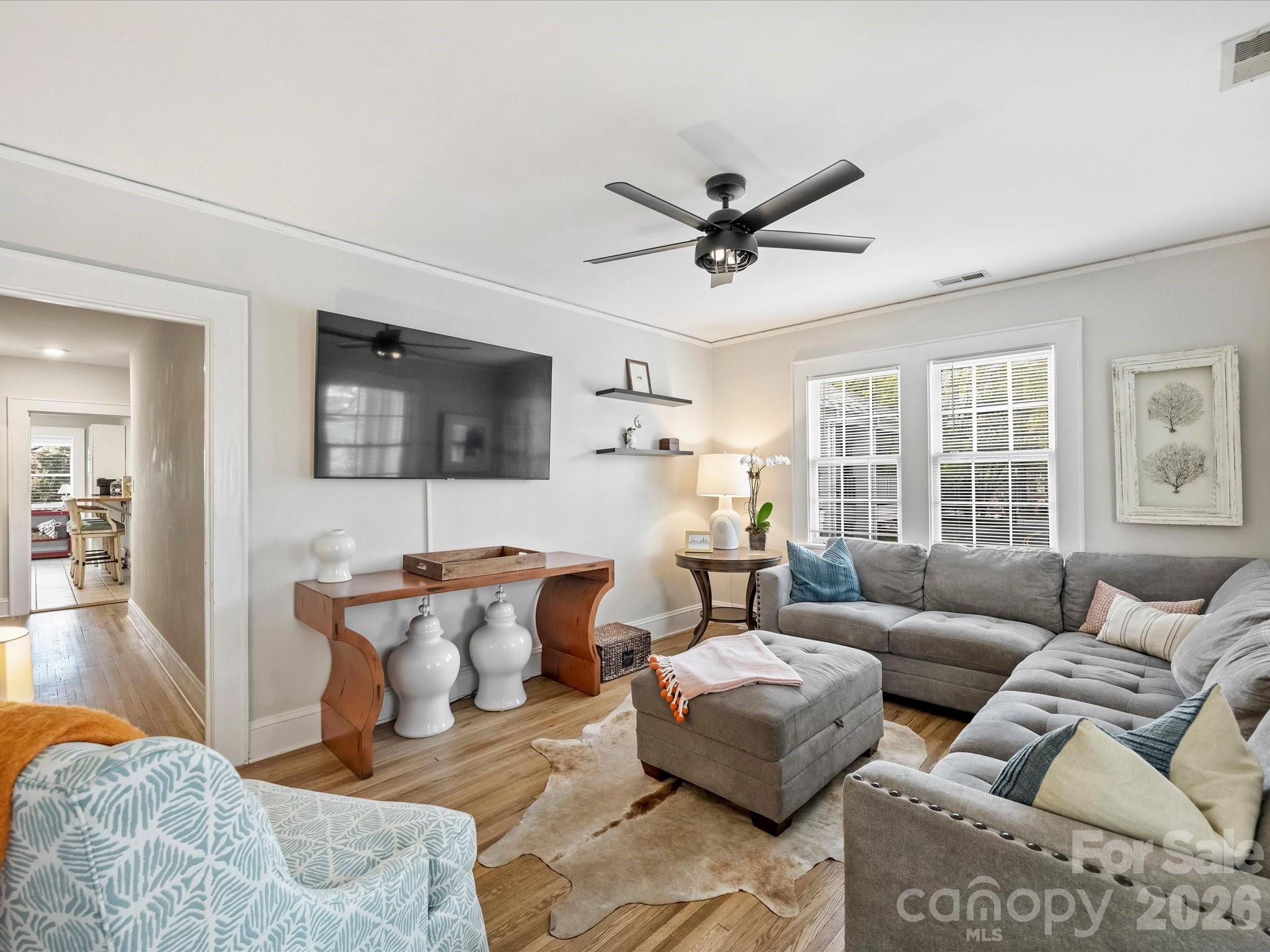 124 N Laurel Avenue 4