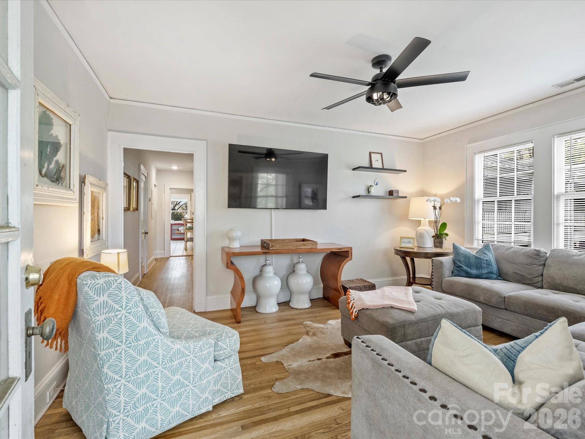 124 N Laurel Avenue 4