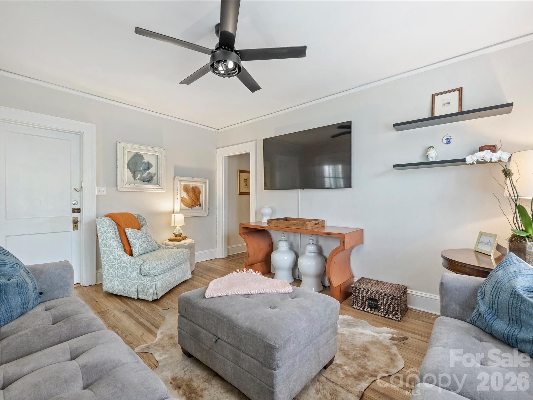 124 N Laurel Avenue 4