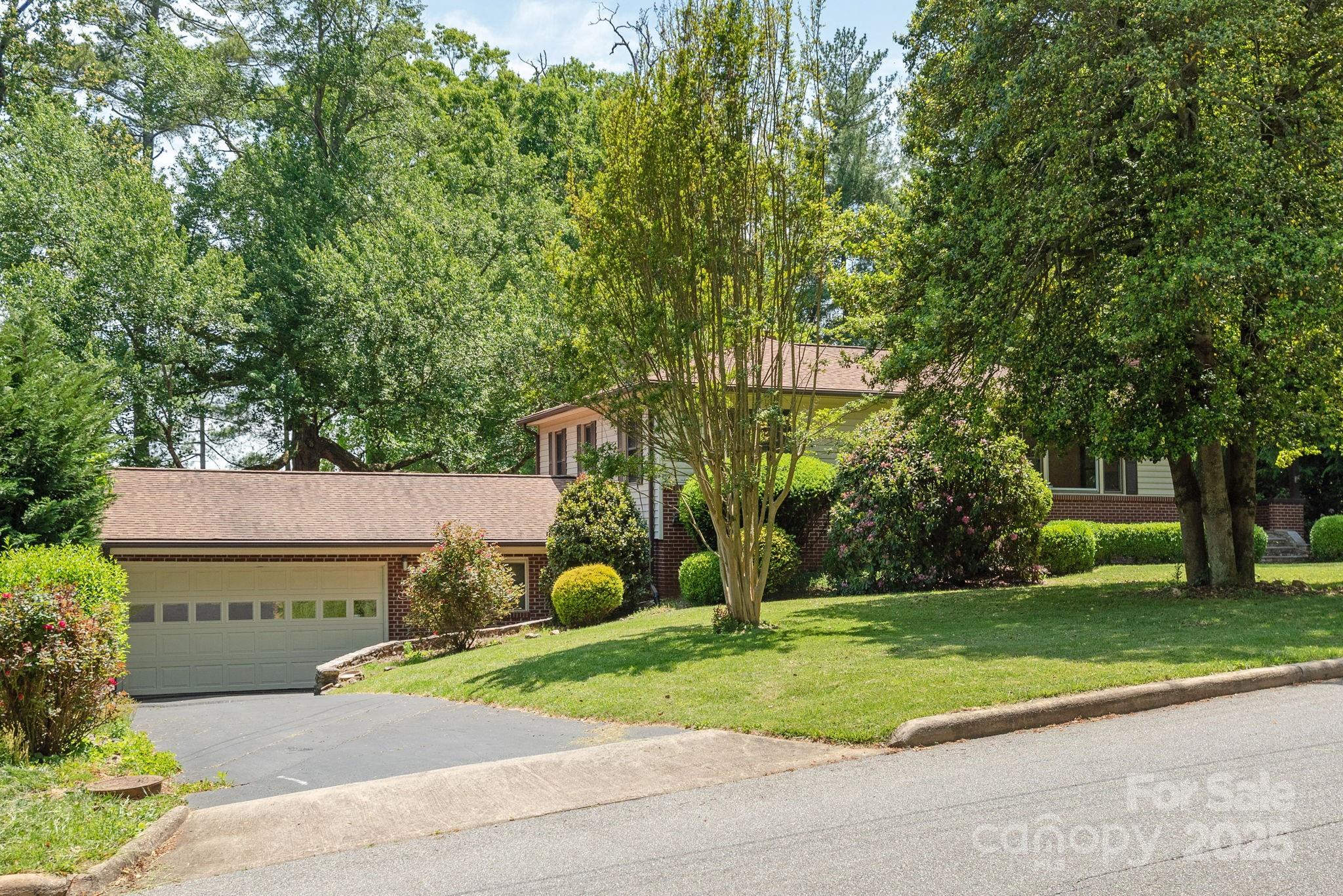 10 S Oak Forest Drive