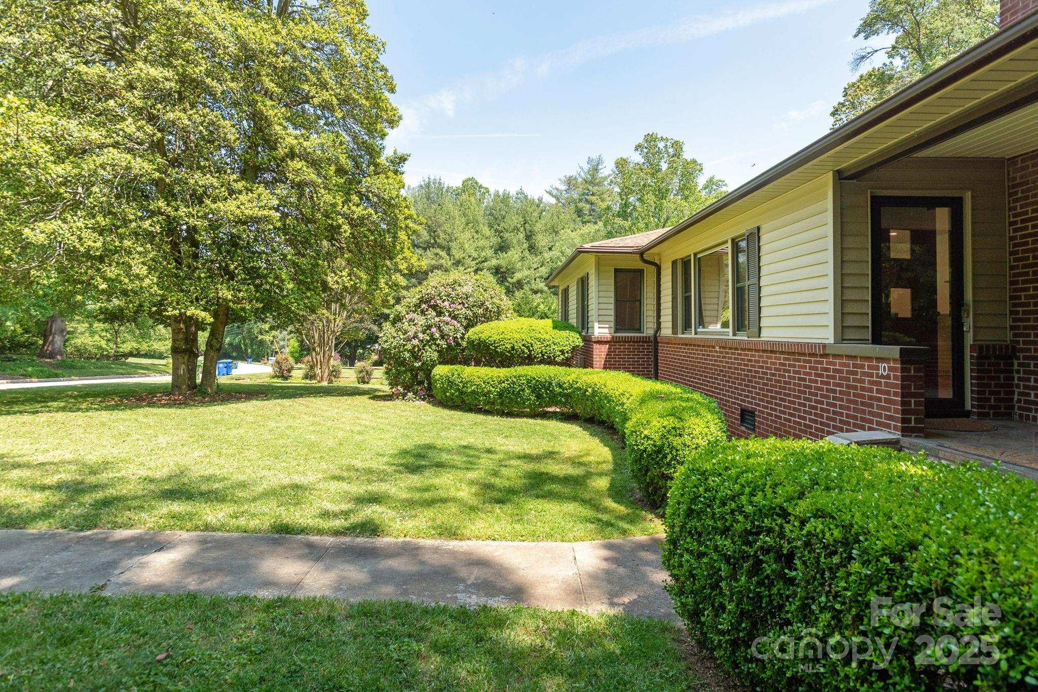 10 S Oak Forest Drive