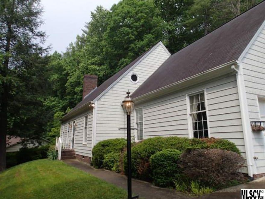 HUD CAse#381-963313.FHA Insured Escrow Financing available with $550 in required repairs.Purchase this home for ALMOST NO MONEY DOWN!See your agent for details.Great looking 3 bedroom 2.5 bath home in Lenoir NC.Thie 1.5 story home has a low maint vinyl siding exterior and a double attached garage in a great neighborhood.The floorplan features a spacious living room w hardwood floors and wood burning fireplace, half bath,kitchen TONS of cabinets,and formal dining room,all on the main level.Upstairs you will find the master suite w private full bathroom,2 addt bedrooms,2nd full bathroom,and 2 bonus room that need only a few finishing touches.GREAT homes in GREAT neighborhoods at GREAT prices DO NOT LAST LONG!CALL TODAY!!Home sold AS-IS/WHERE-IS with all faults.Buyer or buyers agent to verify all stats.Equal Housing Opportunity.
