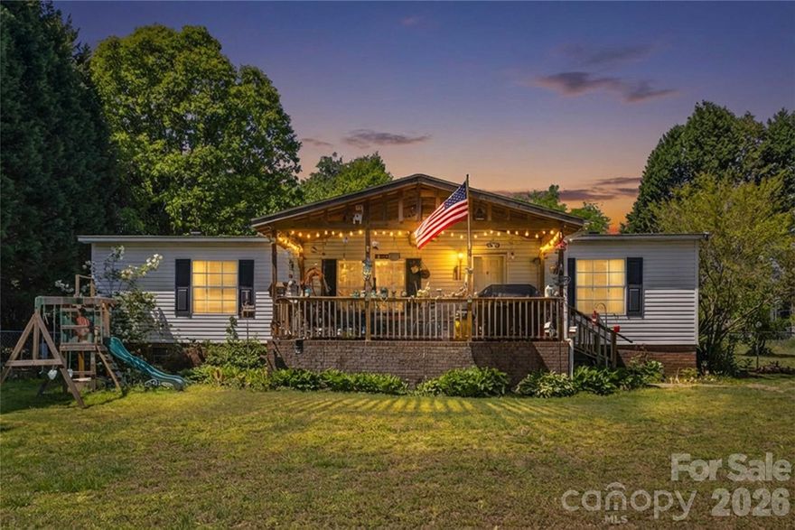 Experience the best of country living in this awesome city of Statesville. A well-kept manufactured home on a decent sized lot offering you both space and privacy. A proud owner who has put ton of upgrades to make it a comfortable living space 

Come see it for yourself before it is gone!