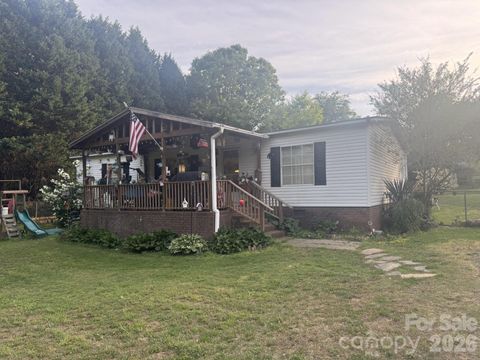 Photo of 130 Hunterpond Lane, Statesville, NC 28677 (MLS # 4371596)