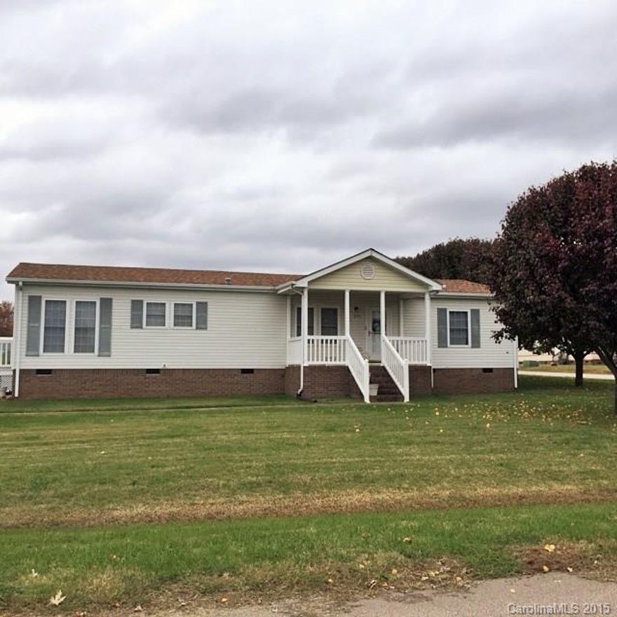 This 3 bedroom, 2 bath home located on corner lot.  The kitchen has island, a large breakfast room, family/dining combo, skylight in master bedroom, and many other amenities.  A family size deck and a detached 2 car garage.